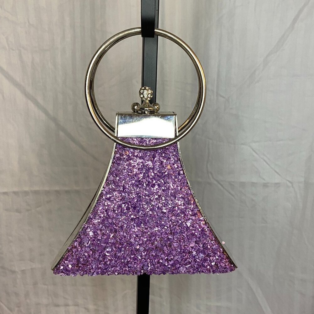 Hand purse clutch type in purple with chrome accents